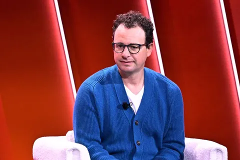 엔트로픽 CEO 내부 메모 유출: OpenAI를 향한 '독재자식 찬사'와 '안전 극장' 비판